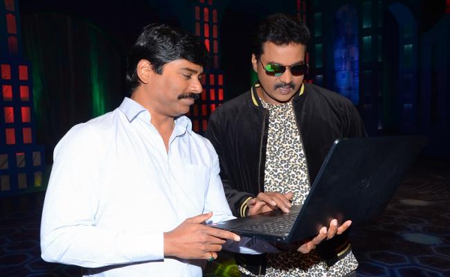 metro-sunil-launches-geetha-madhuris-song